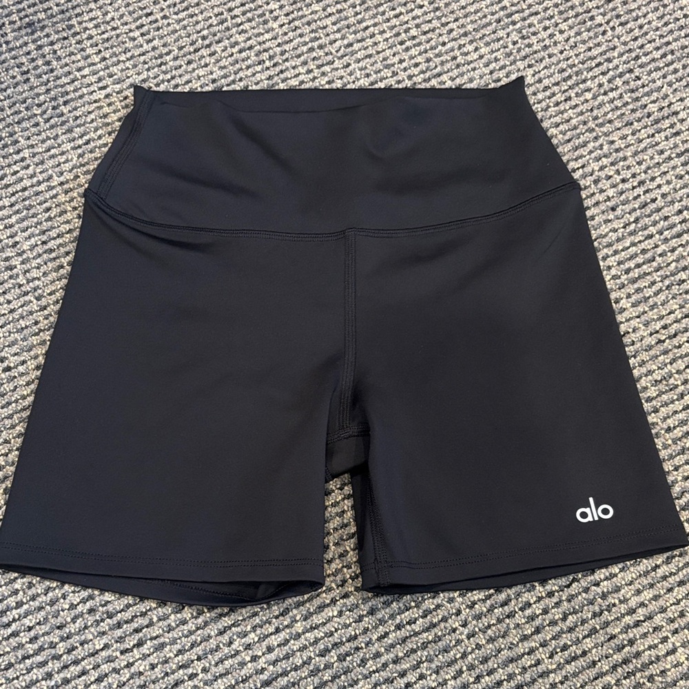 ALO Yoga Women's Airlift Black Bike Shorts